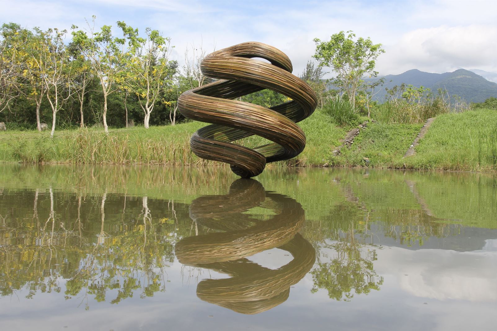 ‘Endless flow’, mountain palm and steel. 2.6 x 2.6 metres. Taitung, Taiwan. 2022.